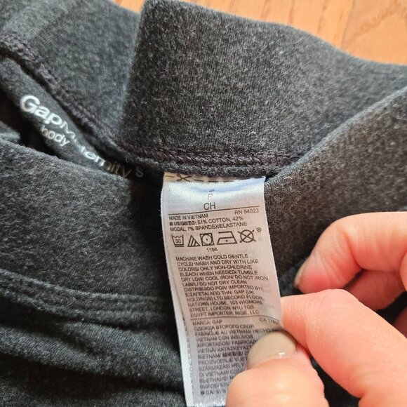 Womens Gap Maternity Size Small Gray Capri workout pants - Picture 4 of 5